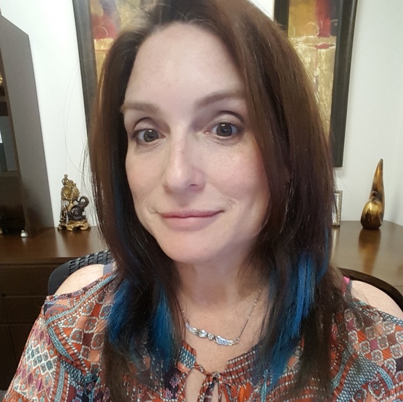 Meet the Posher Just_Olivia! - Picture 2 of 4